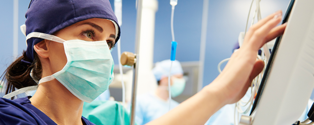 surgical nurse using touchscreen.png